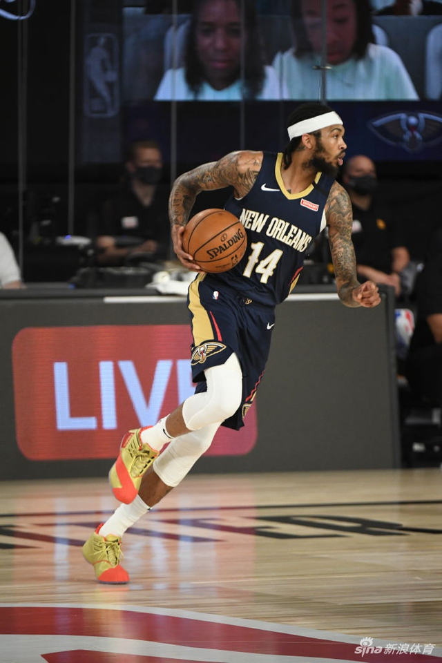 她凭借精确 她凭借精确