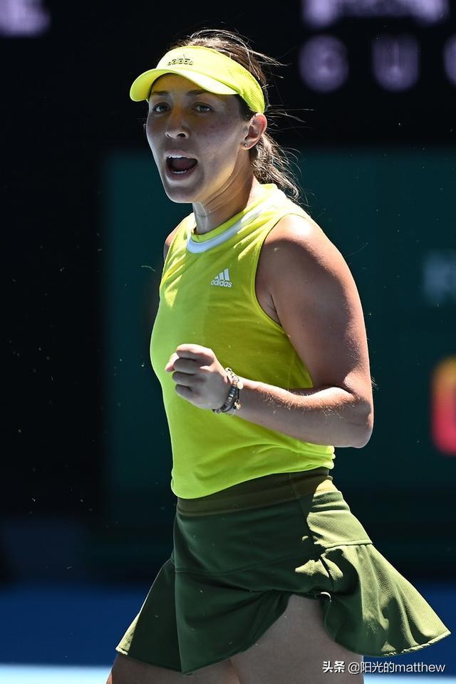 内马尔在桑托斯关键比赛中上演帽子戏法，助球队保级成功，展现坚韧与决心。