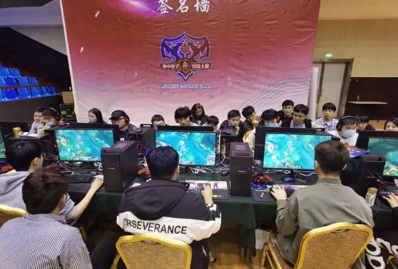 当地年轻一 当地年轻一